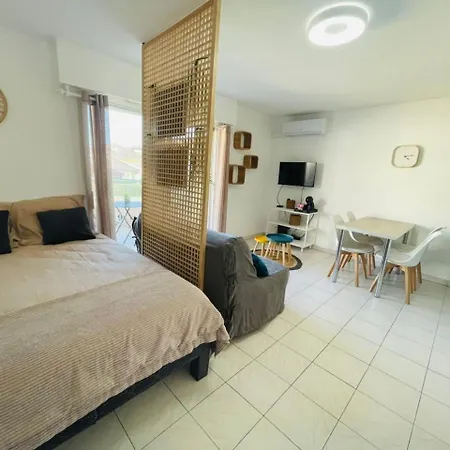 Climatise - Port Frejus, A 250m Apartment Frejus