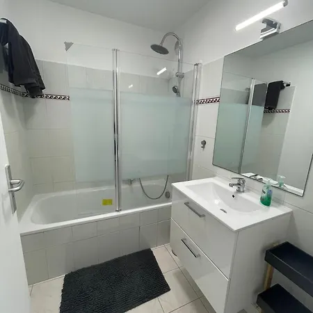 Apartment Climatise - Port Frejus, A 250m